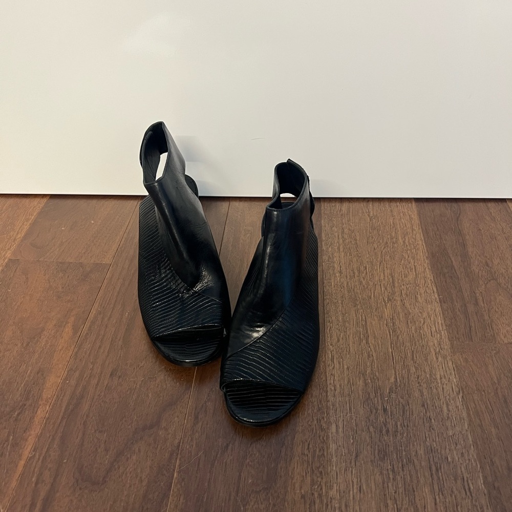 Vince Open Toe Open Back Booties Us 8/ Eur 38 - image 3